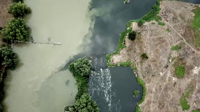 Dezastru ecologic la Tunari. Primăria din Otopeni a aprobat sute de construcții, fară să modernizeze și stația de epurare