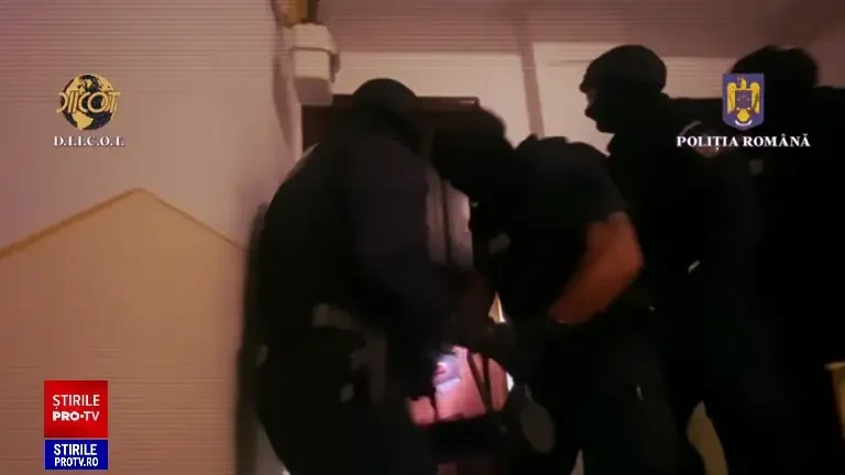 Profesorii din Buzău vindeau droguri printr-o metodă inspirată din filme. Cel din Bacău cultiva canabis în grădina bunicii