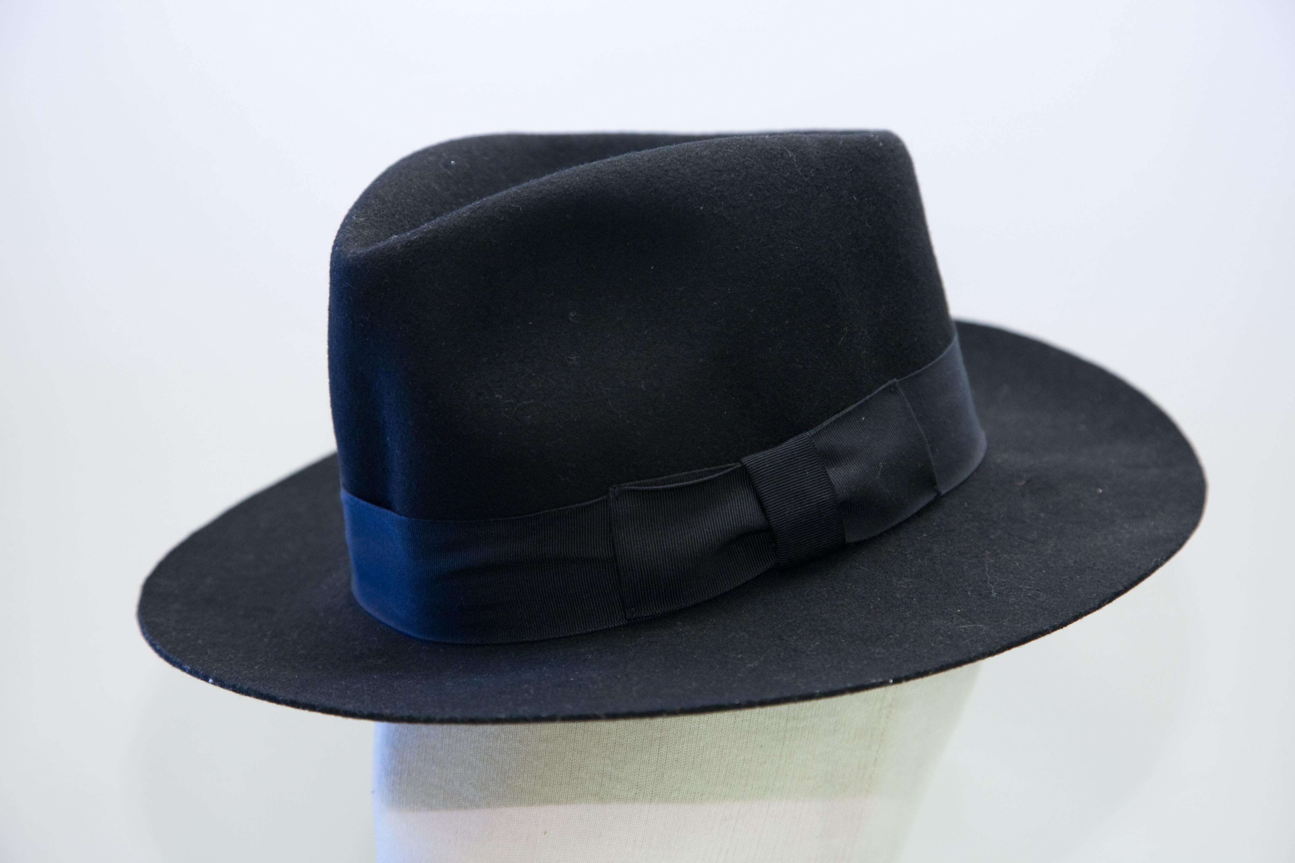 Pălăria purtată de Michael Jackson atunci când a executat primul său moonwalk, vândută cu 77.640 de euro