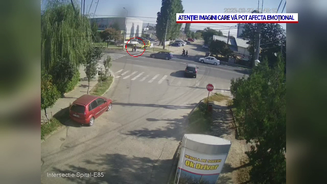 Momentul în care o mamă și copiii din Adjud sunt spulberați pe o trecere de pietoni de un șofer de 84 de ani