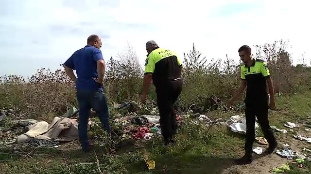 „Criminaliștii gunoaielor”. Polițiștii locali din Călărași caută probe în gunoaie aruncate ilegal, ca să-i prindă pe făptași