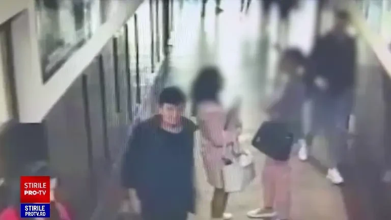 Imagini șocante. Un elev de 18 ani din Mioveni și-a desfigurat o colegă, izbind-o cu fața de pardoseală