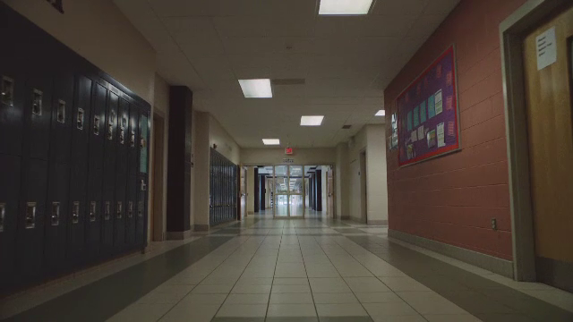 Elevii violenți și părinții lor vor fi obligați să facă consiliere și psihoterapie. Ce pățesc cei care refuză