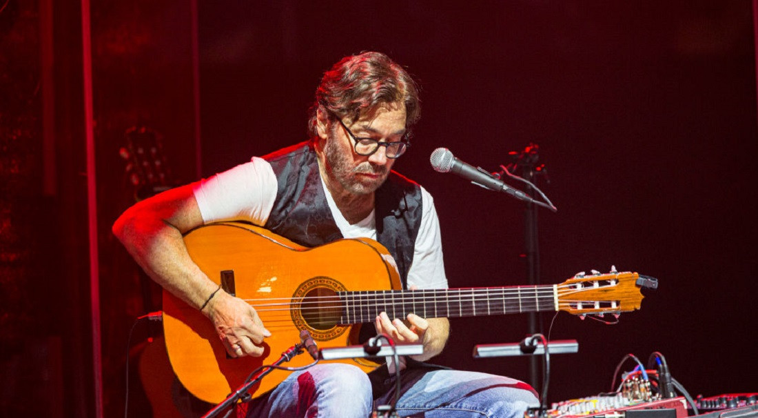 Chitaristul Al Di Meola a făcut infarct în timpul unui concert susținut în București. Medicii i-au pus 4 stenturi