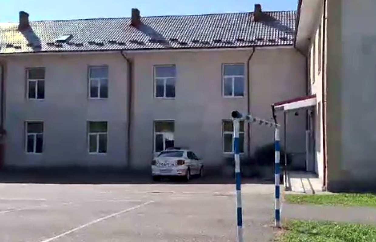 Profesoara de gimnaziu din Argeș, cercetată pentru că ar fi bătut un elev la ore. Scenele au fost filmate