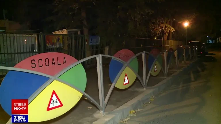 Un elev de clasa a VIII-a, tăiat cu briceagul de un coleg. L-ar fi pus să stea în genunchi, însă copilul a refuzat