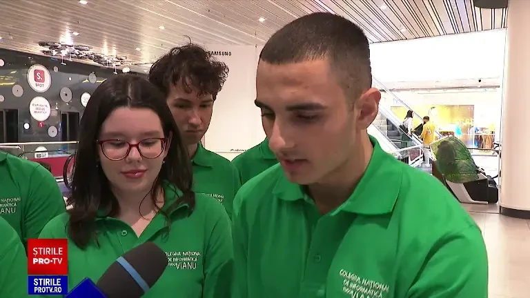 Târg de științe pentru elevi, deschis la București. De la ceasul alimentat cu lămâi, la robotul ce va trimis pe un asteroid