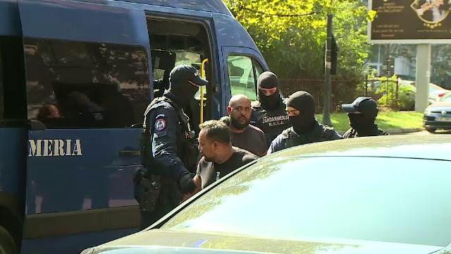 Membrii grupării de cămătari din Dâmbovița, reținuti de DIICOT, se lăudau cu sume mari de bani pe reţelele de socializare