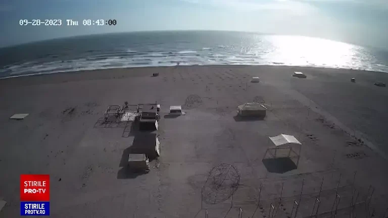 Momentul în care cadavrul tinerei DJ Lalla a fost găsit pe plaja din Mamaia. Purta doar tricou și lenjerie intimă | VIDEO