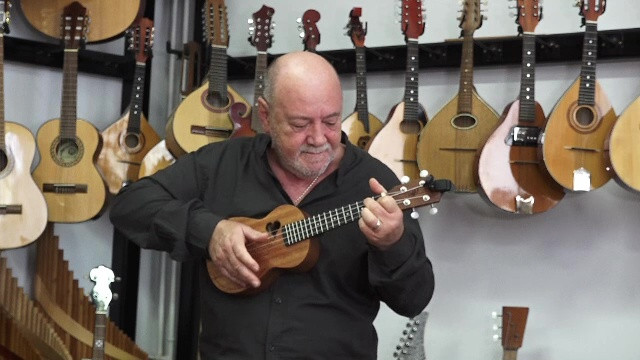 Cum a ajuns România să exporte ukulele, un instrument portughez. 100 de ukulele, ediție specială, dedicate lui Nicu Alifantis