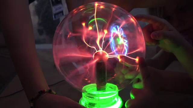 Experimente inedite la Noaptea Cercetătorilor Europeni. Evenimentul s-a desfășurat în 28 de orașe din România