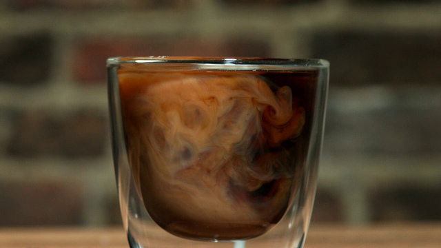 Cafeaua de specialitate are tot mai multă trecere și la noi. Mulți români au descoperit-o în cafenelele de cartier