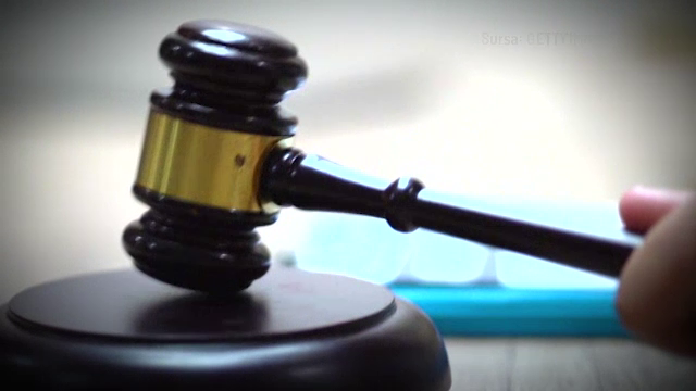 Un bărbat din Hunedoara a fost trimis în judecată după ce şi-a înjunghiat mortal fiul