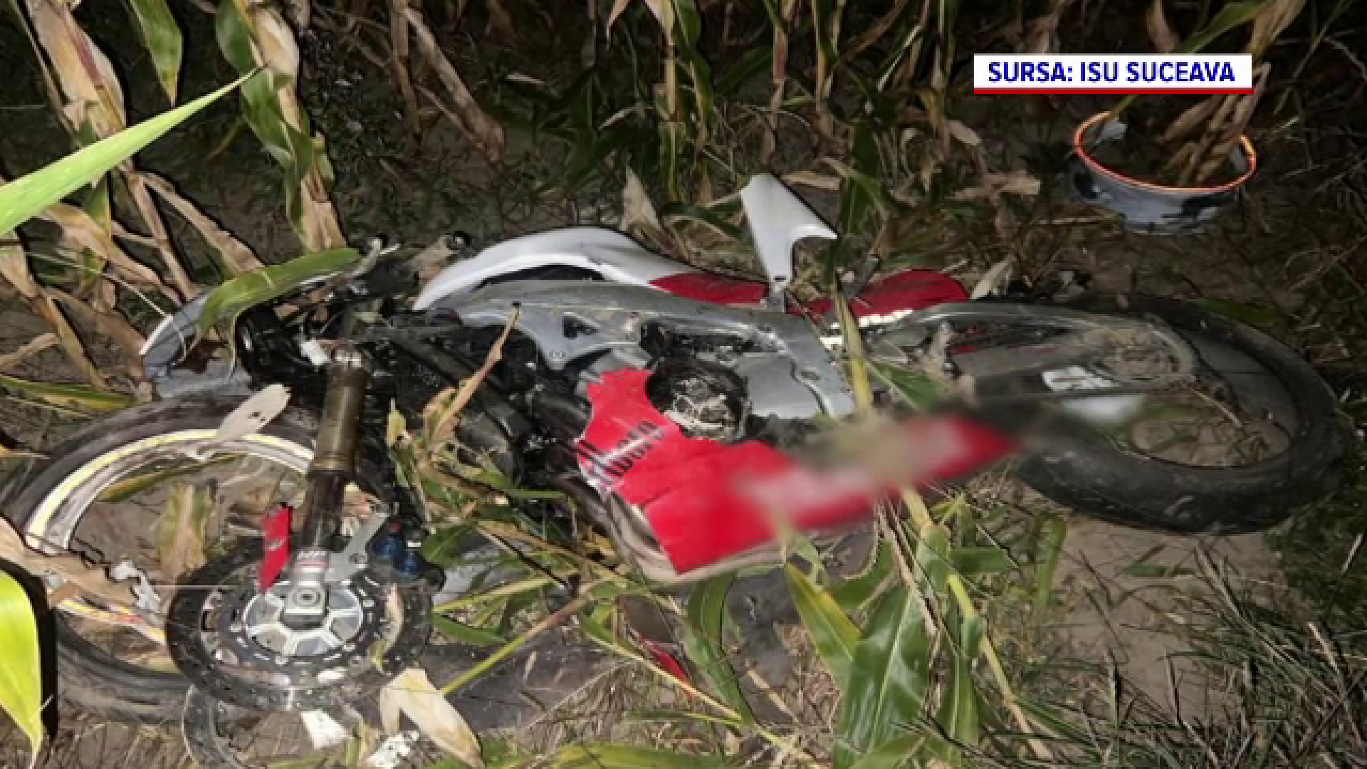 Accident tragic în Suceava. Un băiat a murit și o fată a fost rănită grav după ce motocicleta lor s-a răsturnat într-un câmp