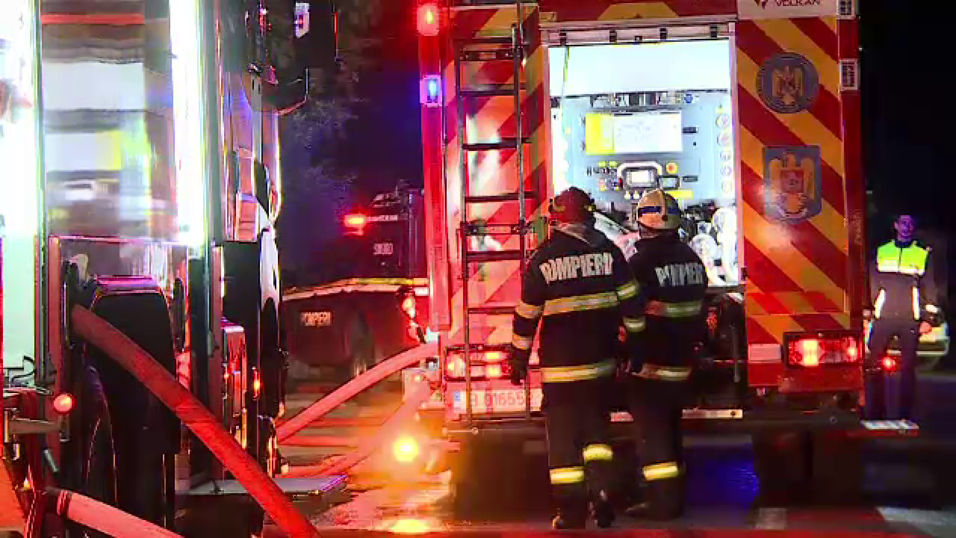 Mai multe persoane au fost evacuate de pompieri dintr-un bloc din Neamț, din cauza unui incendiu