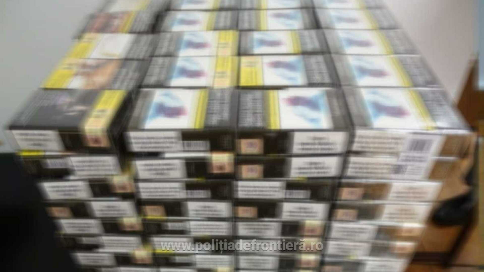 Ce au găsit polițiștii sub roata de rezervă a unui Audi, la Calafat. Șoferul s-a ales cu dosar penal | FOTO