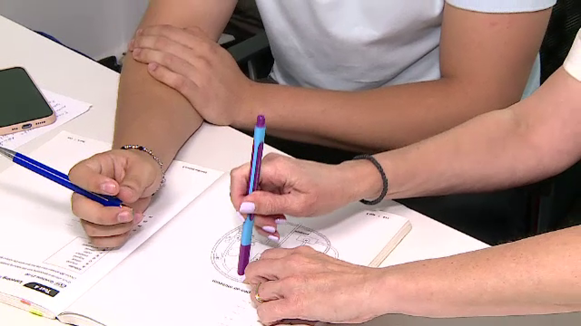 Elevii care merg să studieze la universitățile din afară se pregătesc cu câțiva ani înainte. De ce ai nevoie pentru înscriere