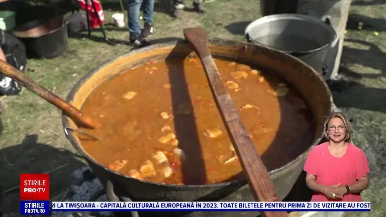 Vânătorii din Vaslui s-au transformat în bucătari. Sute de pofticioși s-au bucurat de preparate la marginea pădurii