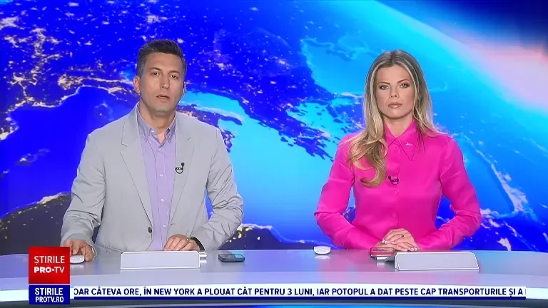 Momentul în care un bărbat fură, în plină zi, dale depozitate pe o stradă din Pitești. Unde a fost prins de polițiști