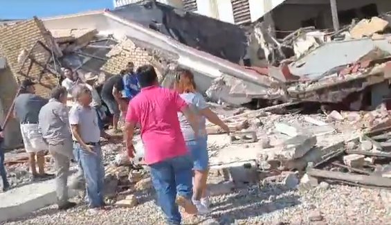 Tragedie într-o biserică după ce acoperișul clădirii s-a prăbușit. Șapte oameni au murit | VIDEO