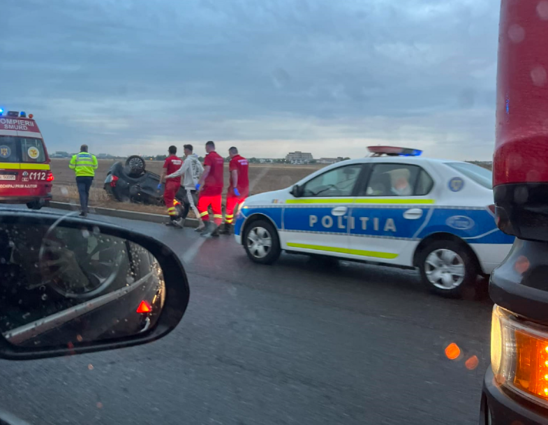 O mașină s-a răsturnat pe Autostrada A3, între centură și Voluntari. Traficul este îngreunat