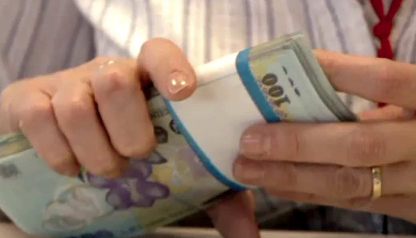 O bucureșteancă a sedus și înșelat un timișorean cu 100.000 de euro. Ce a făcut de fapt cu banii ceruți