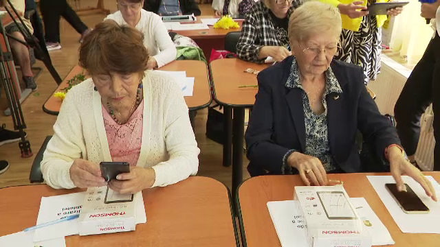 TikTok îi dezbină pe bătrânii din România. Cum au ajuns seniorii să se certe din cauza rețelei de socializare din China