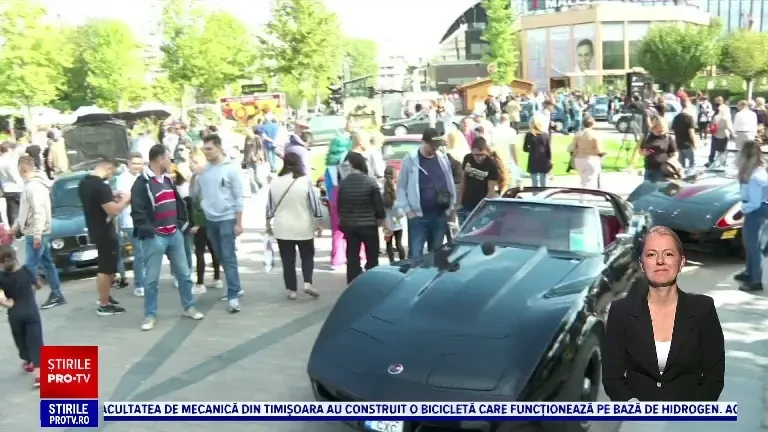 Zeci de mașini de epocă au fost prezentate la Retroparada Toamnei de la Iași. Vehiculele încă pornesc la prima cheie