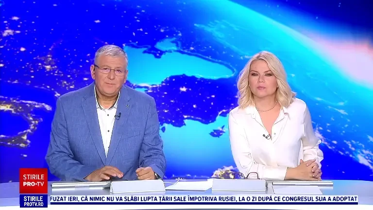 Momentul în care un ursuleț vrea să deschidă portiera unei mașini, pe Transfăgărășan. Cum a reacționat șoferul