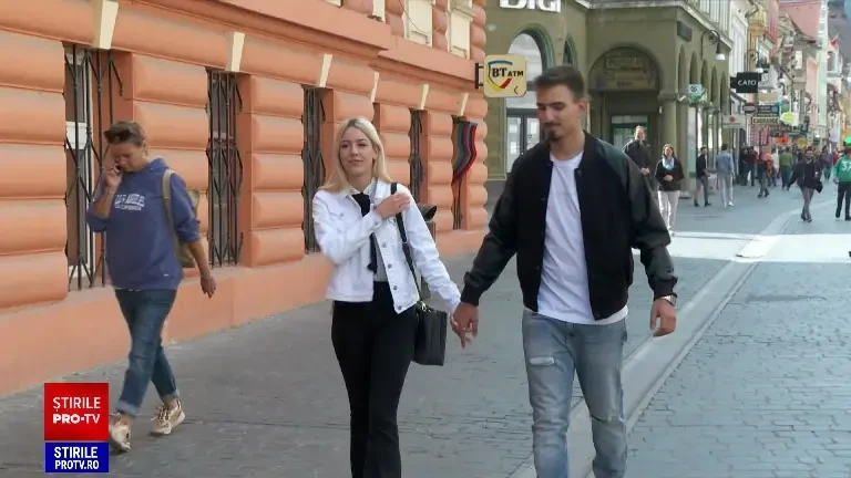 Doar 2% dintre tinerii români cu vârste între 15 și 29 de ani lucrează în timpul studiilor. Cum reușesc, totuși, să trăiască