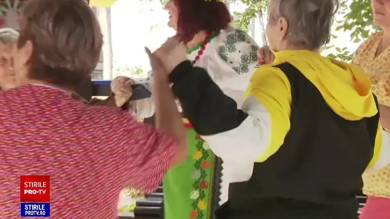 TikTok îi dezbină pe bătrânii din România. Cum au ajuns seniorii să se certe din cauza rețelei de socializare din China