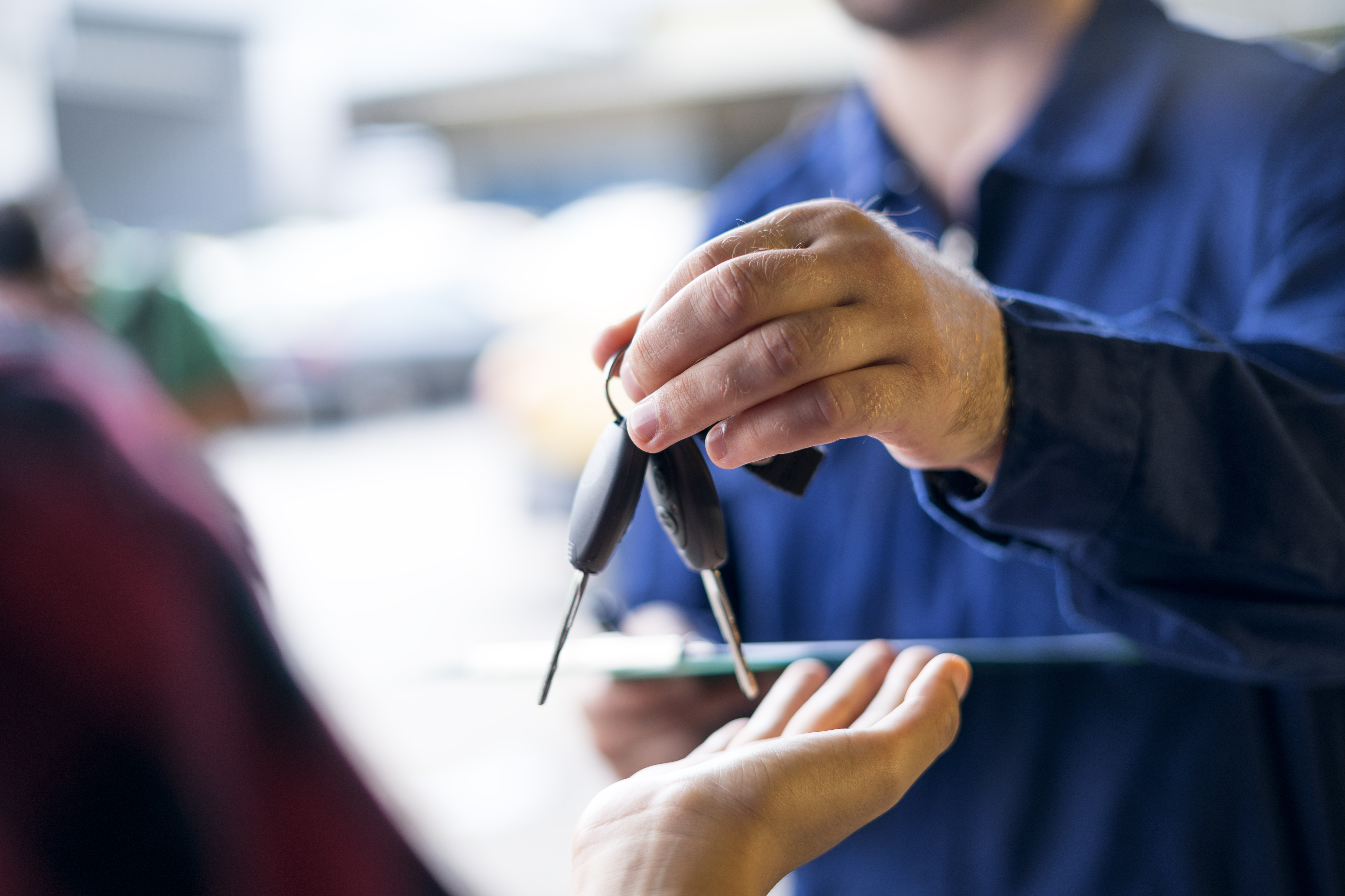 Un tânăr din Mehedinți a primit 10.000 de euro pentru a aduce o mașină din Germania. Ce a urmat este șocant