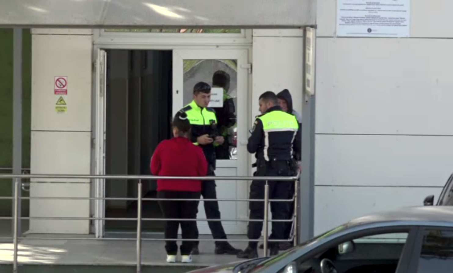 Hoț căutat de Poliție în Vaslui, după furtul unui portofel din camera de gardă a spitalului județean. Apare pe camere