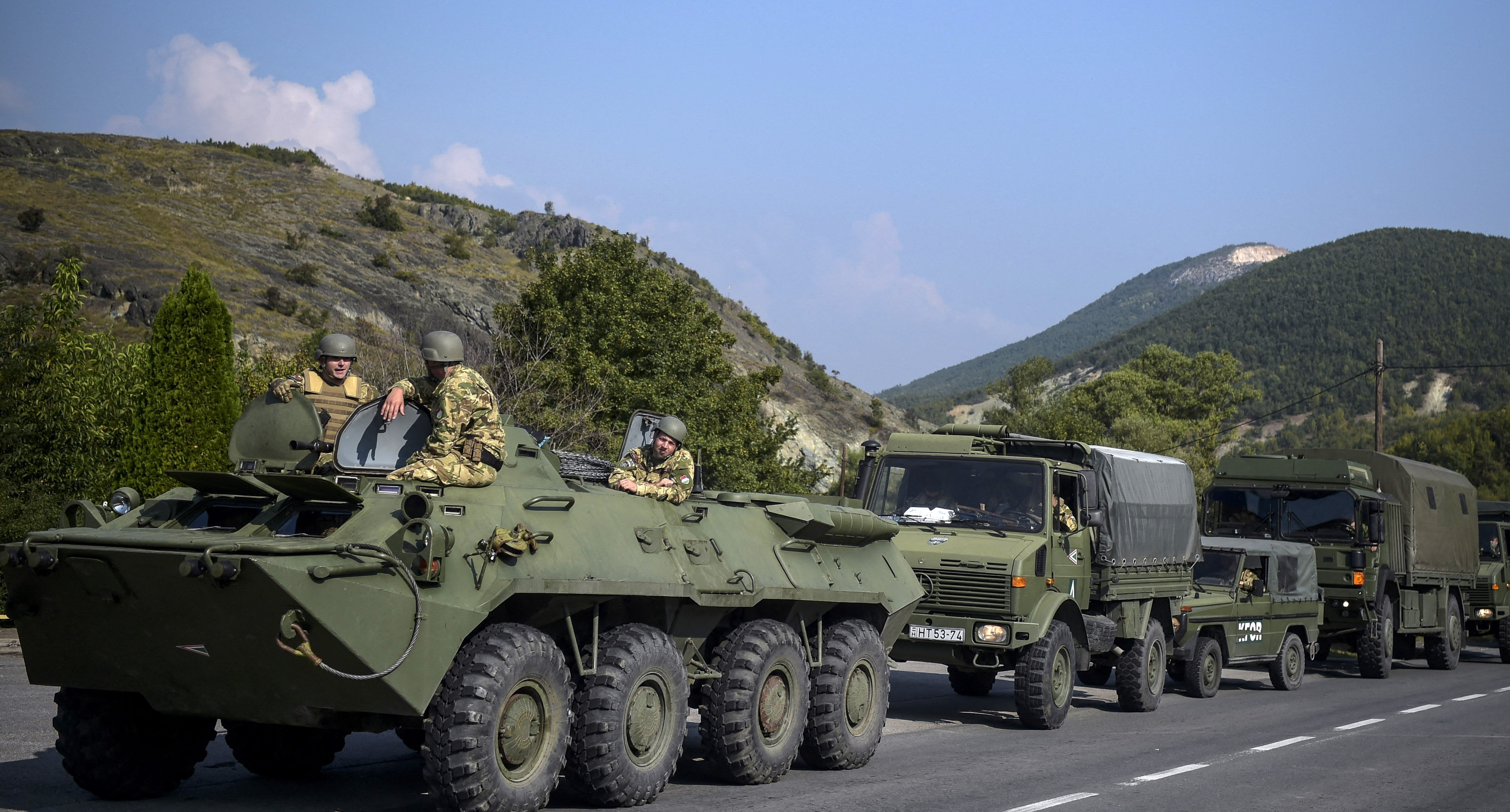 România mobilizează mai multe trupe în Kosovo. NATO îşi consolidează puternic prezenţa în regiune