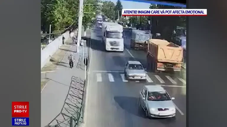 Accident teribil în Buftea. Un bătrân a fost strivit de un TIR chiar pe trecerea de pietoni. Totul a fost filmat | VIDEO