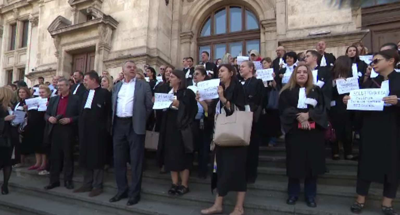 Greva avocaților a blocat justiția pentru o zi. Acuză termenele de judecată foarte lungi, în dauna clienților