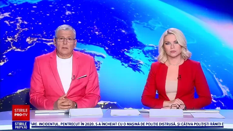 Momentul în care un șofer lovește violent o mașină care ricoșează în alte două autoturisme parcate, pe o stradă din Capitală