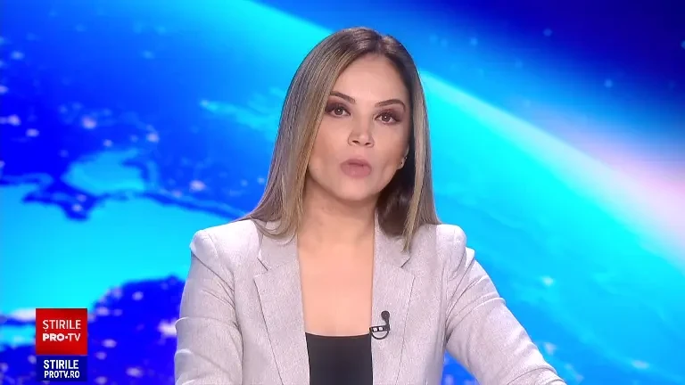 Mai ceva decât un șarpe. Momentul în care un hoț fură bijuterii de aproape 900.000 de lei dintr-un magazin din Craiova