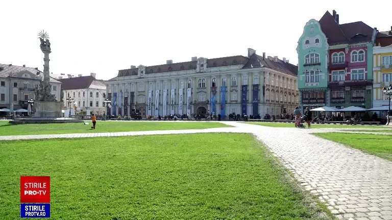 Românii stau la coadă să vadă operele lui Brâncuși. Accesul vizitatorilor este gratuit doar într-o zi a săptămânii