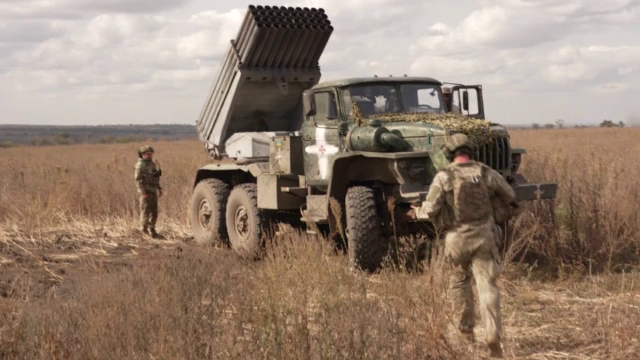 Trupele Kievului se plâng că rămân fără muniție. Soldat:”Cred că rușii trag de 10 ori la fiecare rundă pe care o tragem noi”