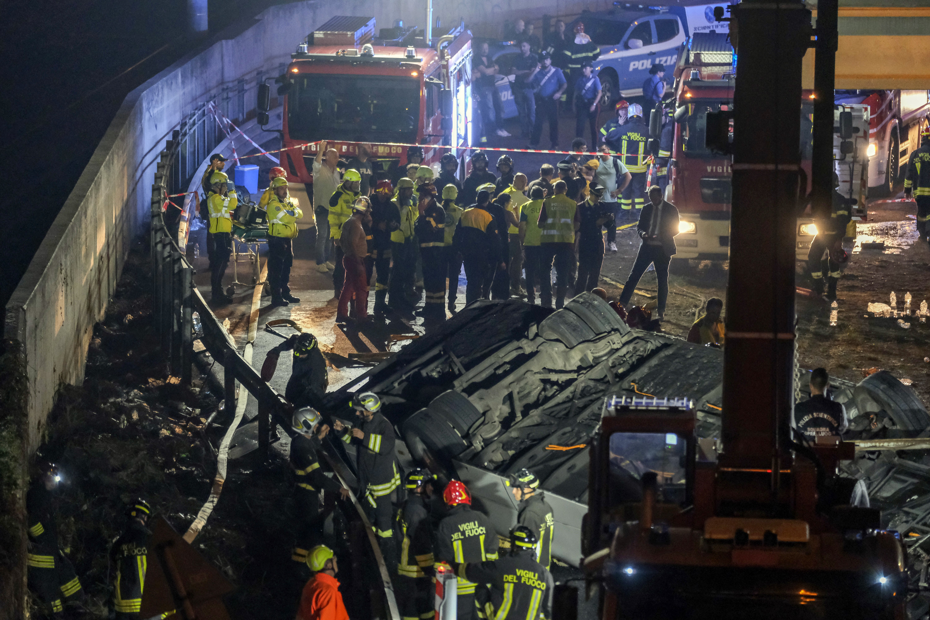 Cum s-a produs accidentul din Italia, în care au murit patru români. Podul avea o „gaură” de doi metri în bara de protecție