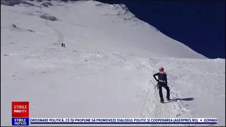 Primii alpiniști români care au cucerit așa-numitul „vârf real” al muntelui Manaslu din Nepal, fără tuburi de oxigen