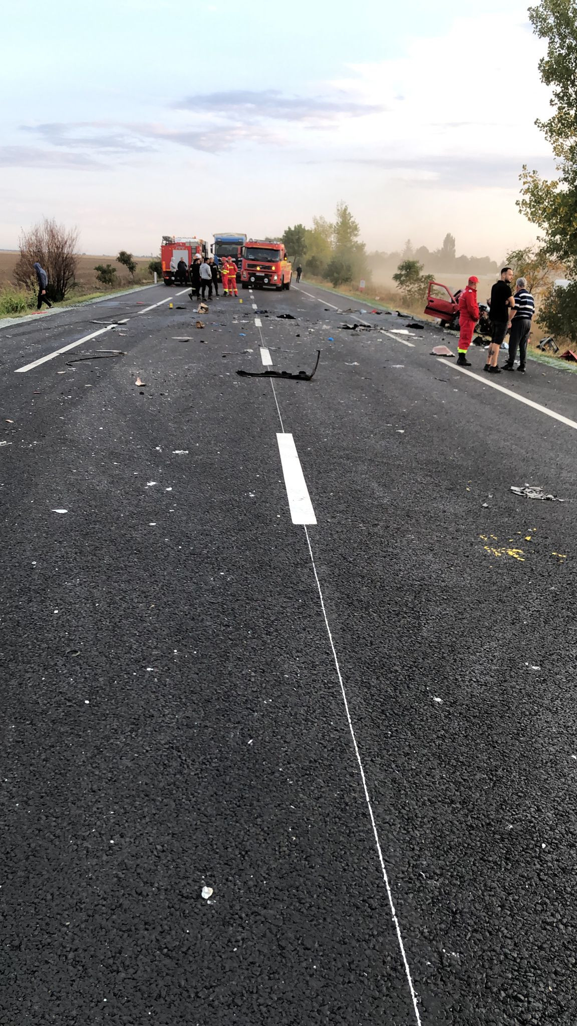 Accident cu trei victime în Ialomița. Două camioane și un autoturism s-au ciocnit violent | FOTO