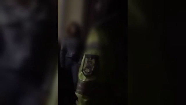 Anchetă în cadrul Poliţiei Giurgiu. Un poliţist a fost filmat în timp ce agresa fizic şi verbal copii instituţionalizaţi