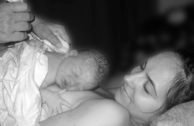 (P) Nașterea în apă: o experiență blândă pentru tine și bebelușul tău