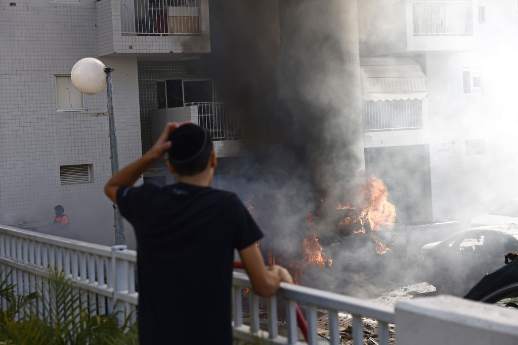 „S-a dus în rai”. O întreagă familie, ținută ostatică în timp ce teroriștii Hamas anunță că le-au executat un copil | VIDEO
