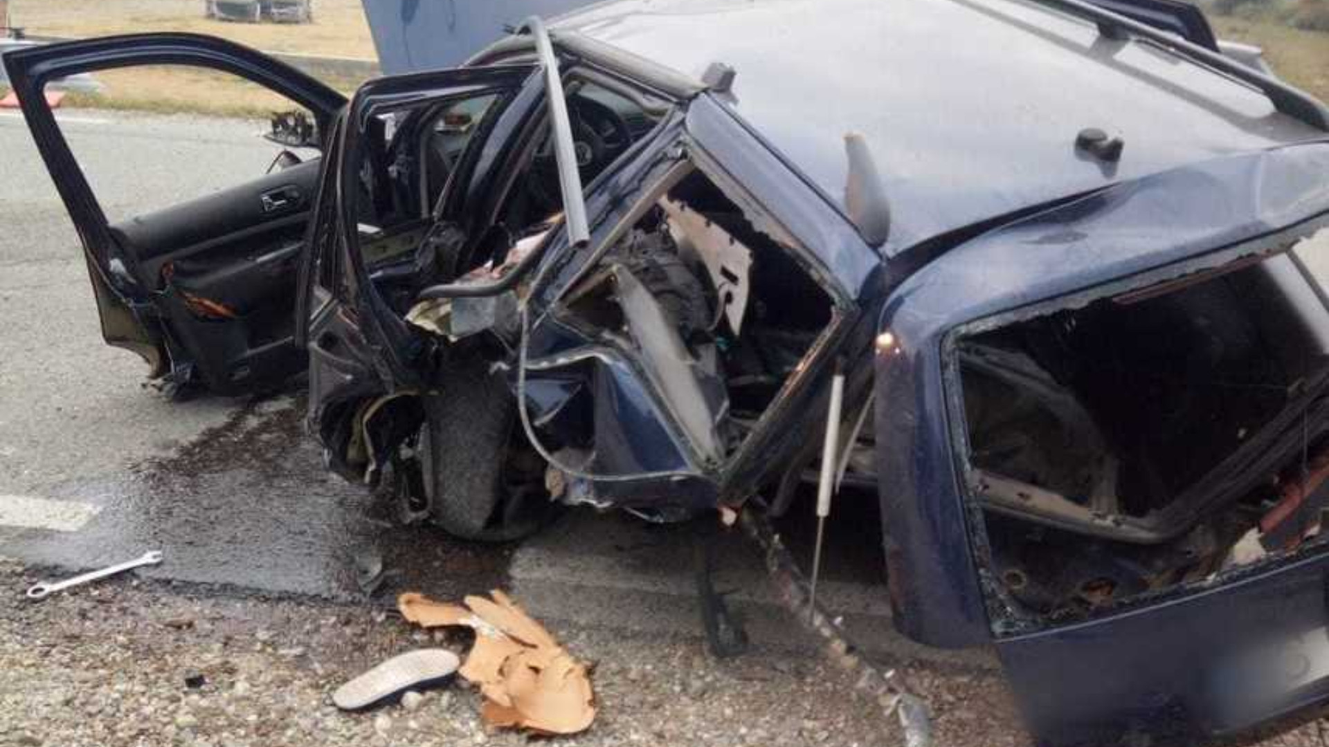 Accident grav pe DN 1, la Urişor. Echipajele au găsit o maşină grav avariată şi un bărbat inconştient