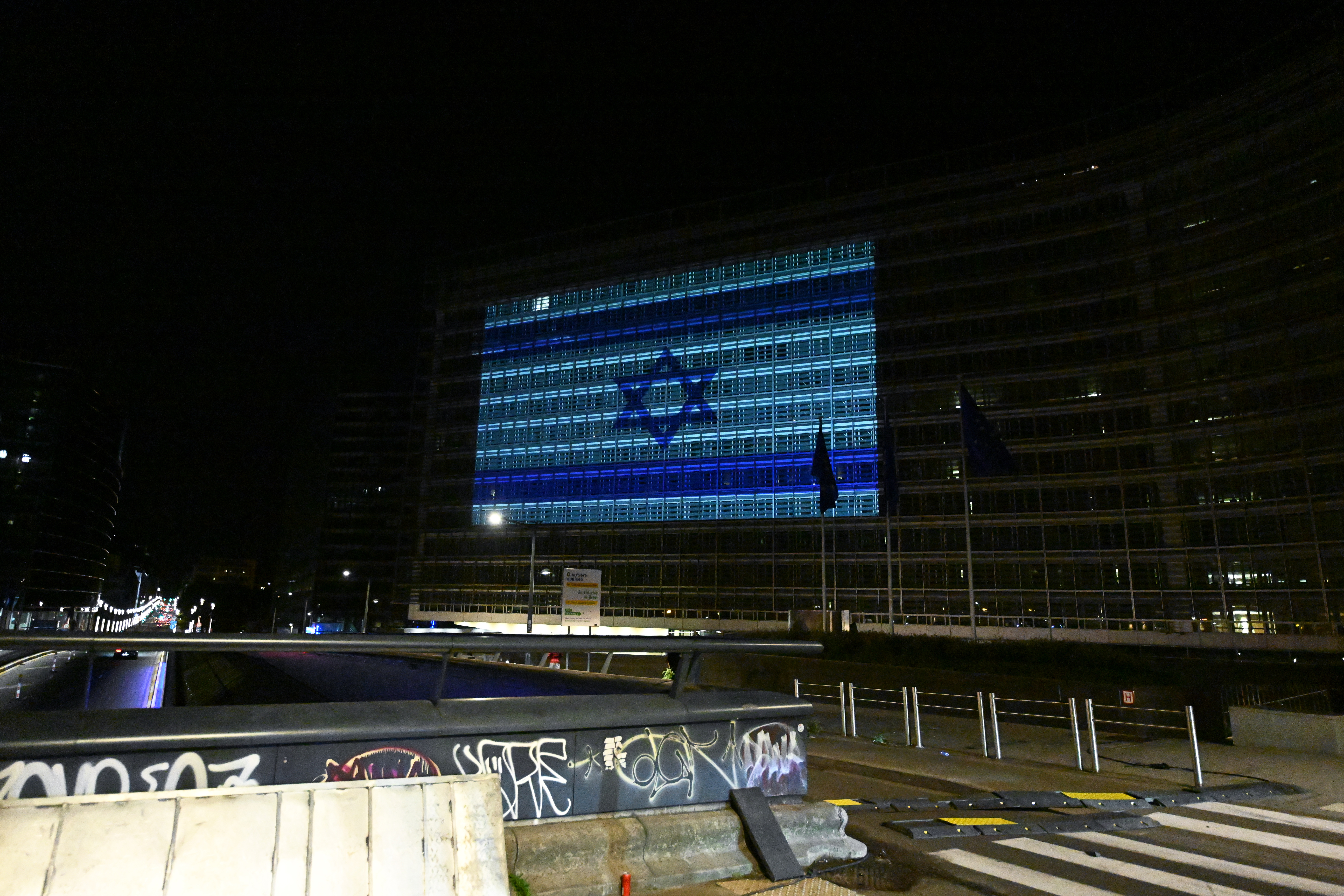 israel cladiri luminate