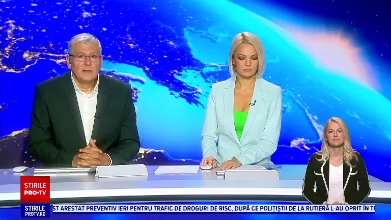 Incendiu violent în Ploiești, în apropierea căii ferate și a unui supermarket. Mersul trenurilor, afectat