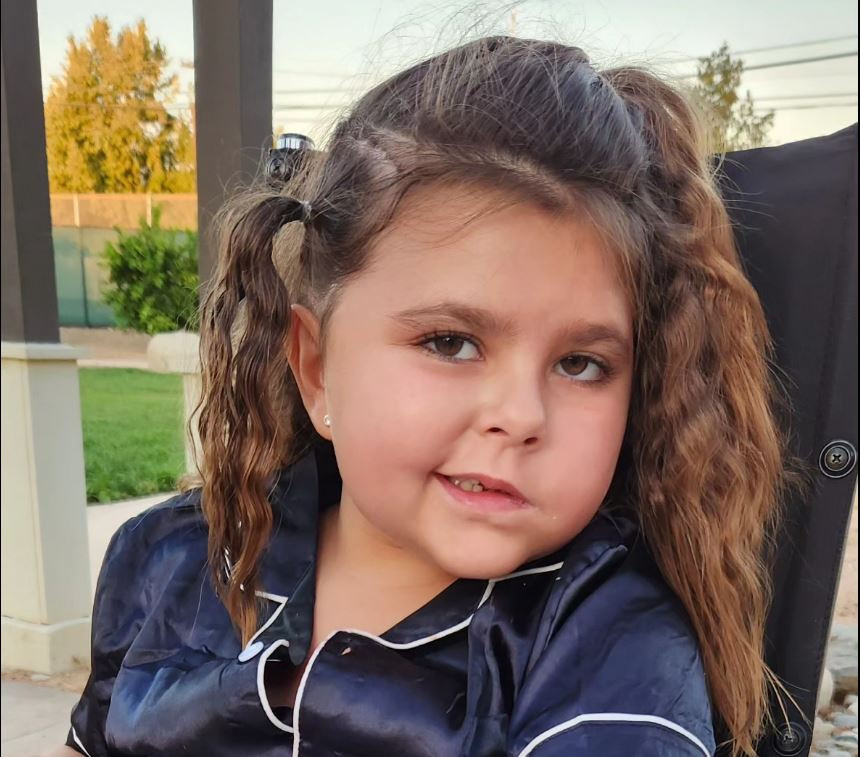 Fetița de șase ani care funcționează doar cu jumătate de creier. Medicii au decis că așa îi pot salva viața | FOTO